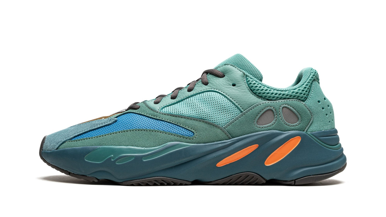 YEEZY BOOST 700 "Faded Azure"